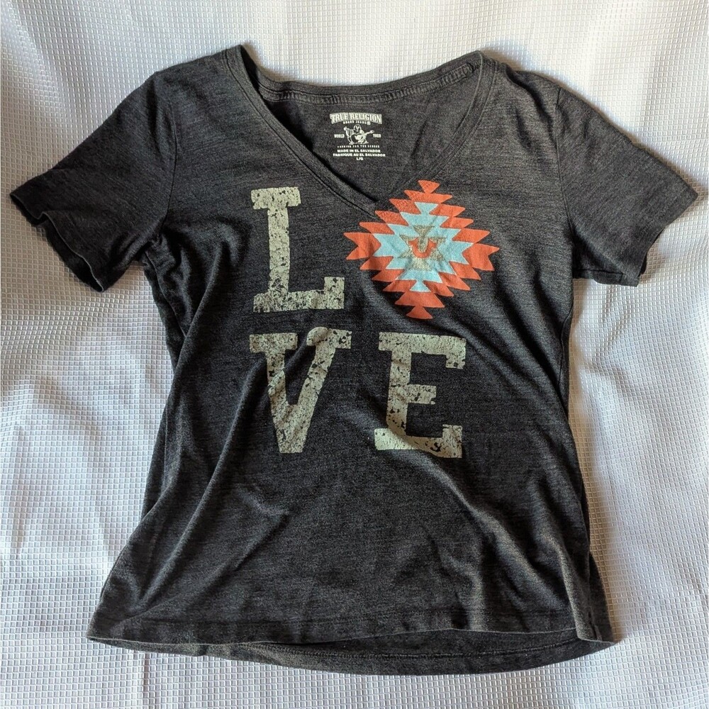 True Religion Womens Graphic Tee V-Neck Aztec Love Print Size Large